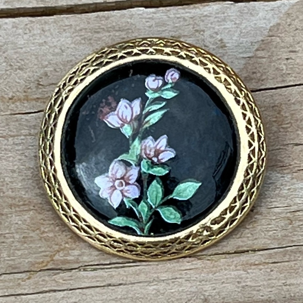 - Vintage 1928 Brand Floral Glass Brooch! EUC!